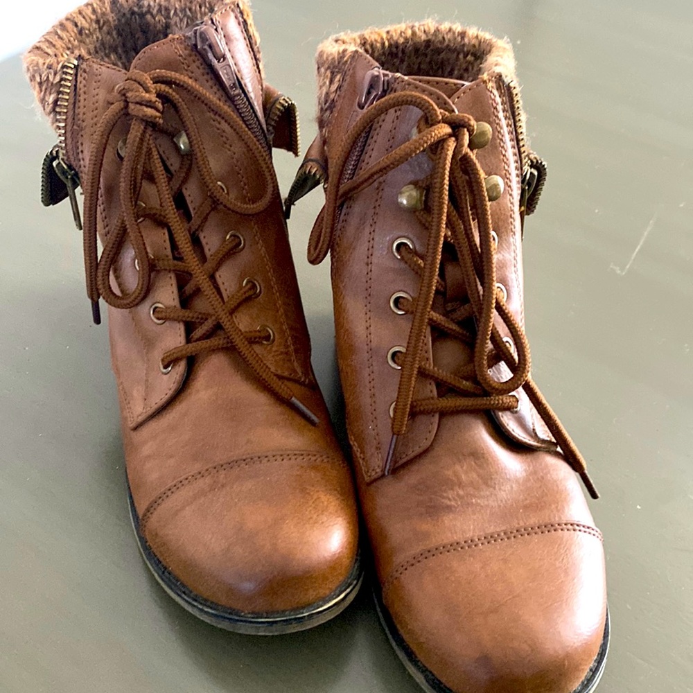 Brown fall boots. Size 6.